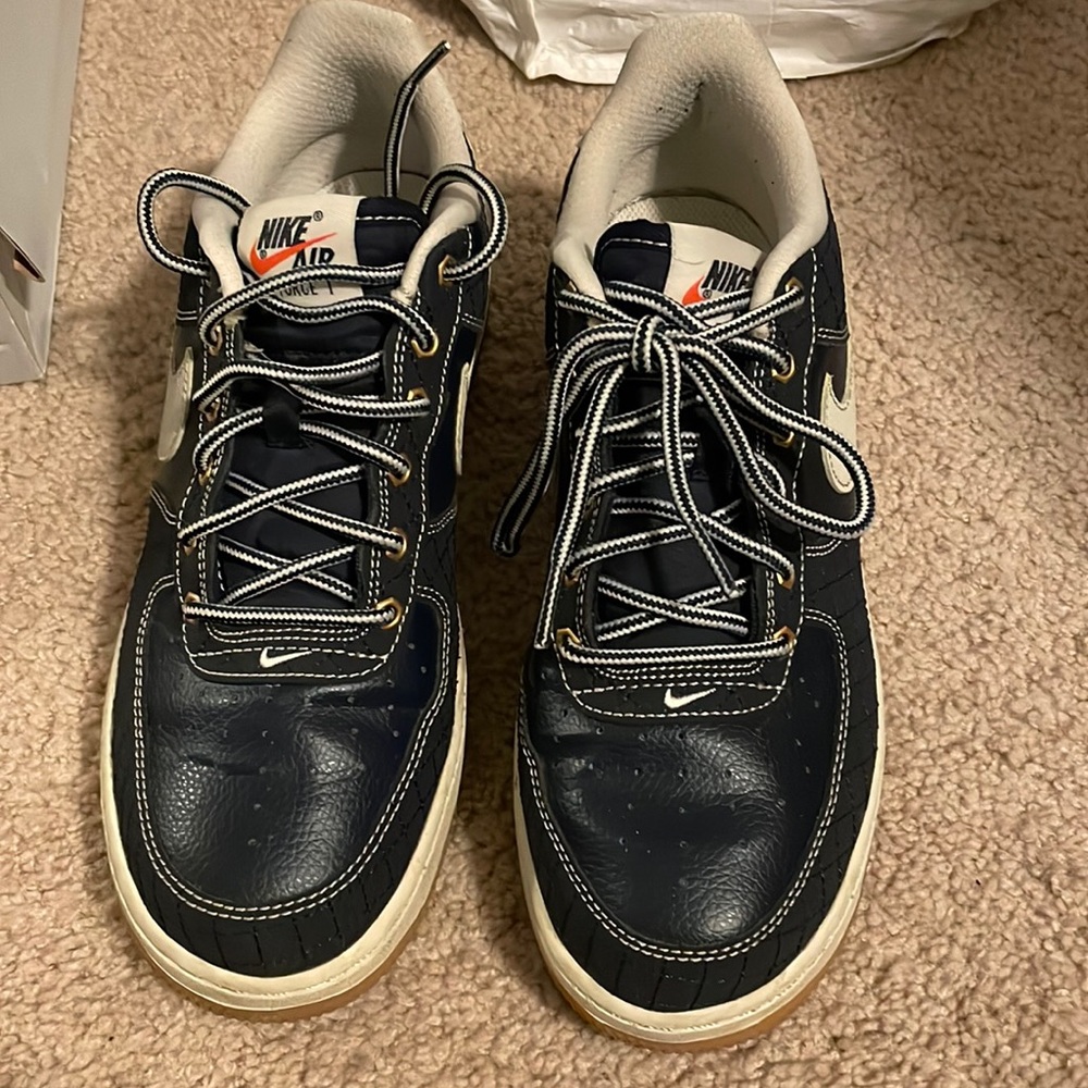 Grade school Air Force 1 premium sz 7